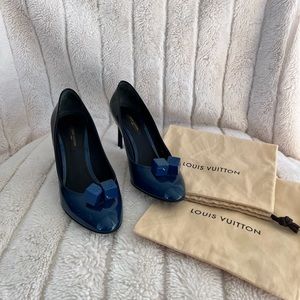 Louis Vuitton navy blue heels with logo on dice size 37.5